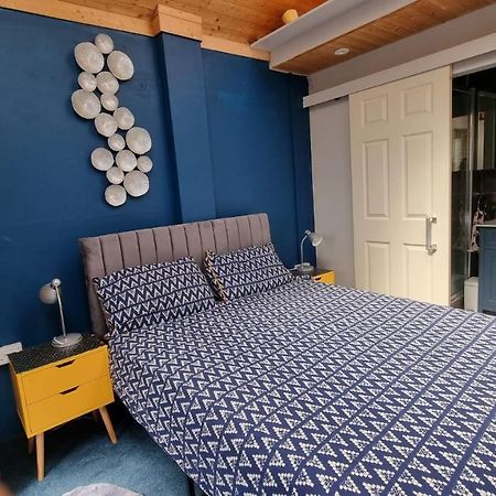 مبيت وإفطار آشفورد Glebe House, Private Entrance, Free Parking On Drive, Self Check In, Netflix المظهر الخارجي الصورة