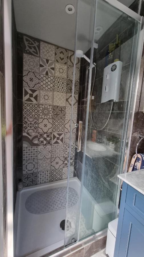 مبيت وإفطار آشفورد Glebe House, Private Entrance, Free Parking On Drive, Self Check In, Netflix المظهر الخارجي الصورة