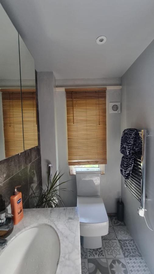 مبيت وإفطار آشفورد Glebe House, Private Entrance, Free Parking On Drive, Self Check In, Netflix المظهر الخارجي الصورة